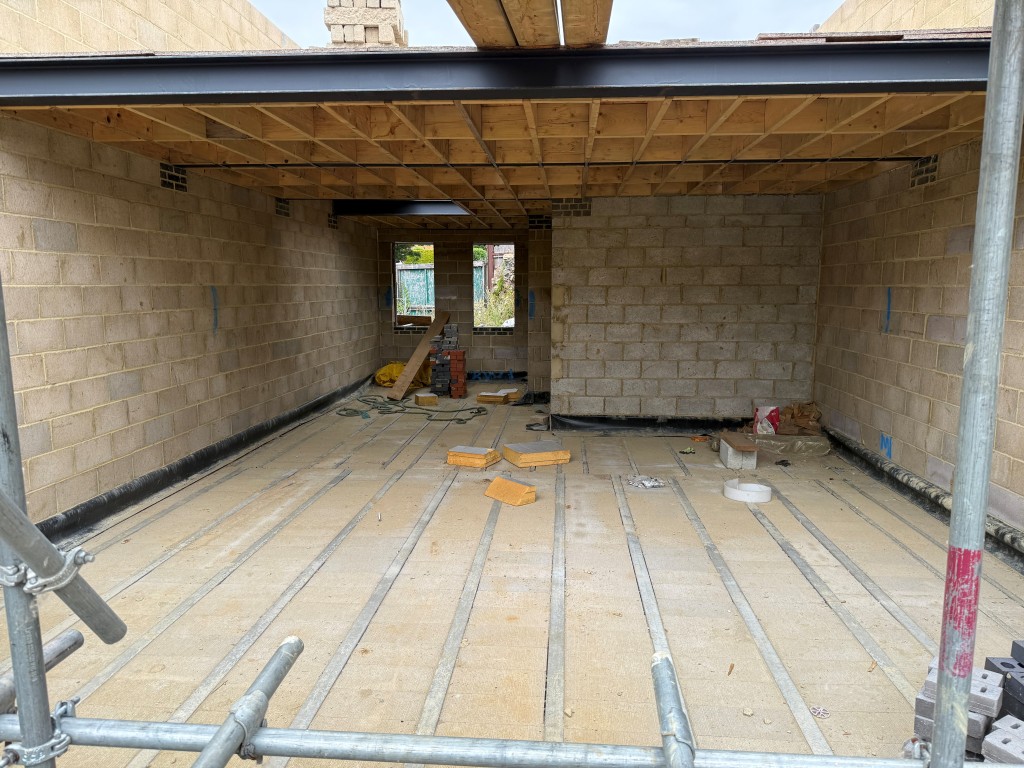 Lot: 47028 - VALUABLE RESIDENTIAL SITE FOR SEVEN NEW HOMES - Internal view of development